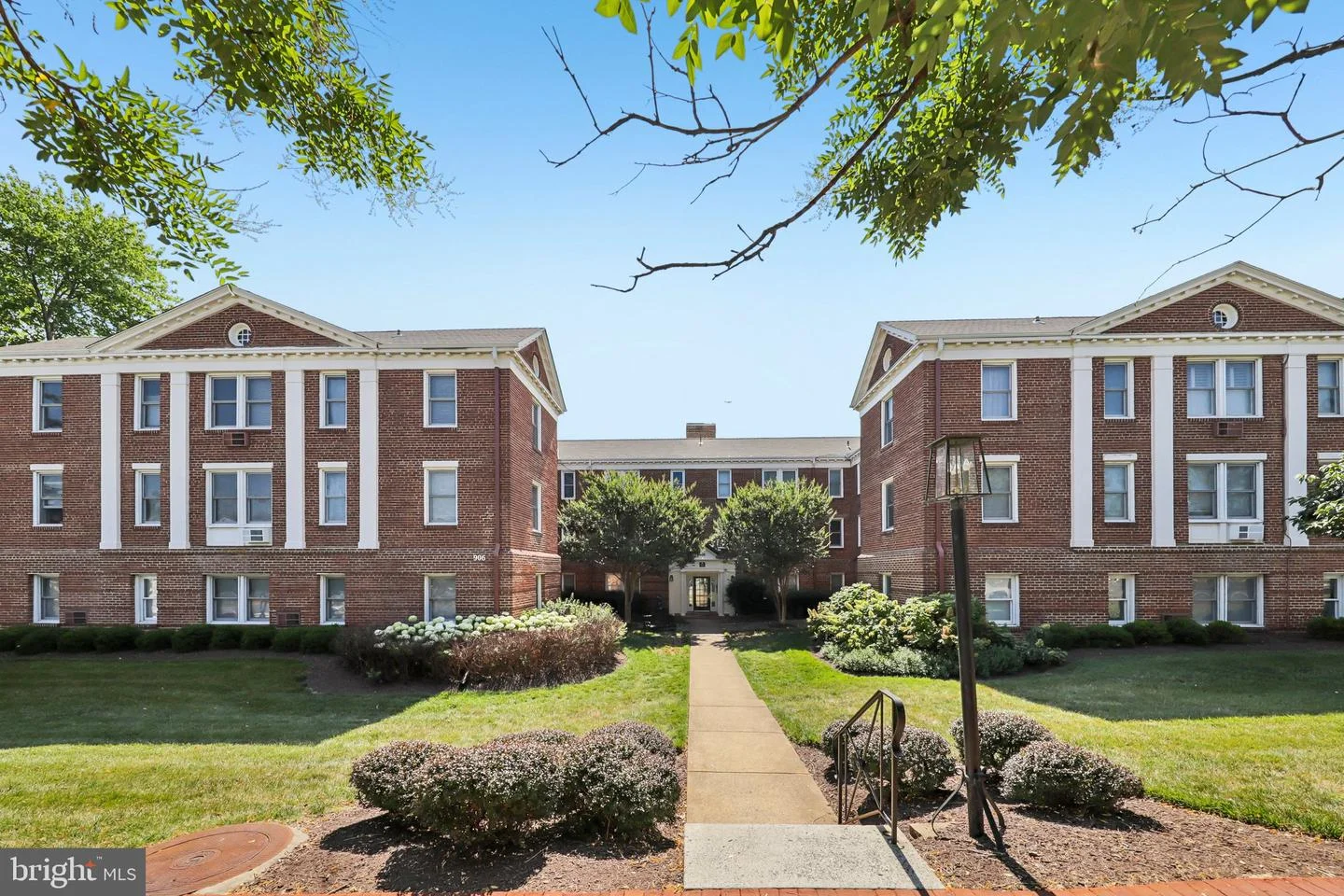 906 S Washington Street Unit 207