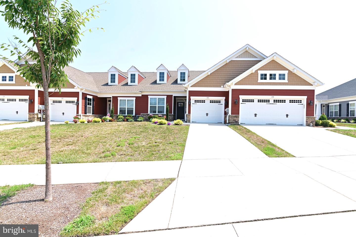 Photo 7 of 55 of 32 Camden Cir townhome