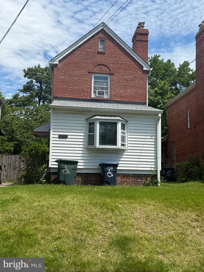513 Fern Place NW