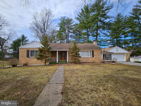 137 N Hawthorne Dr Altoona PA 16602