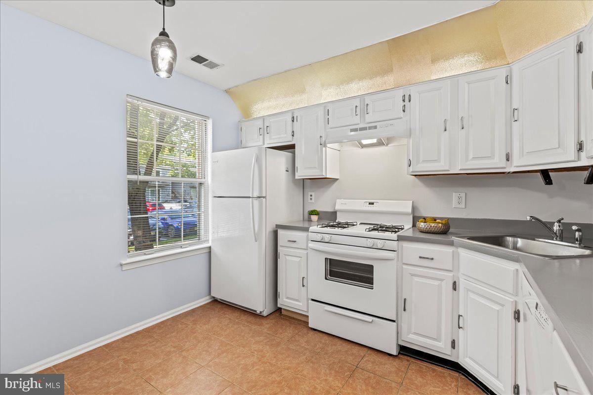 Photo 5 of 24 of 32 Quince Ct townhome