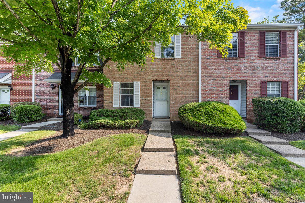 Photo 2 of 24 of 32 Quince Ct townhome
