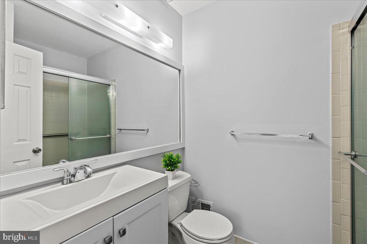 Photo 16 of 24 of 32 Quince Ct townhome