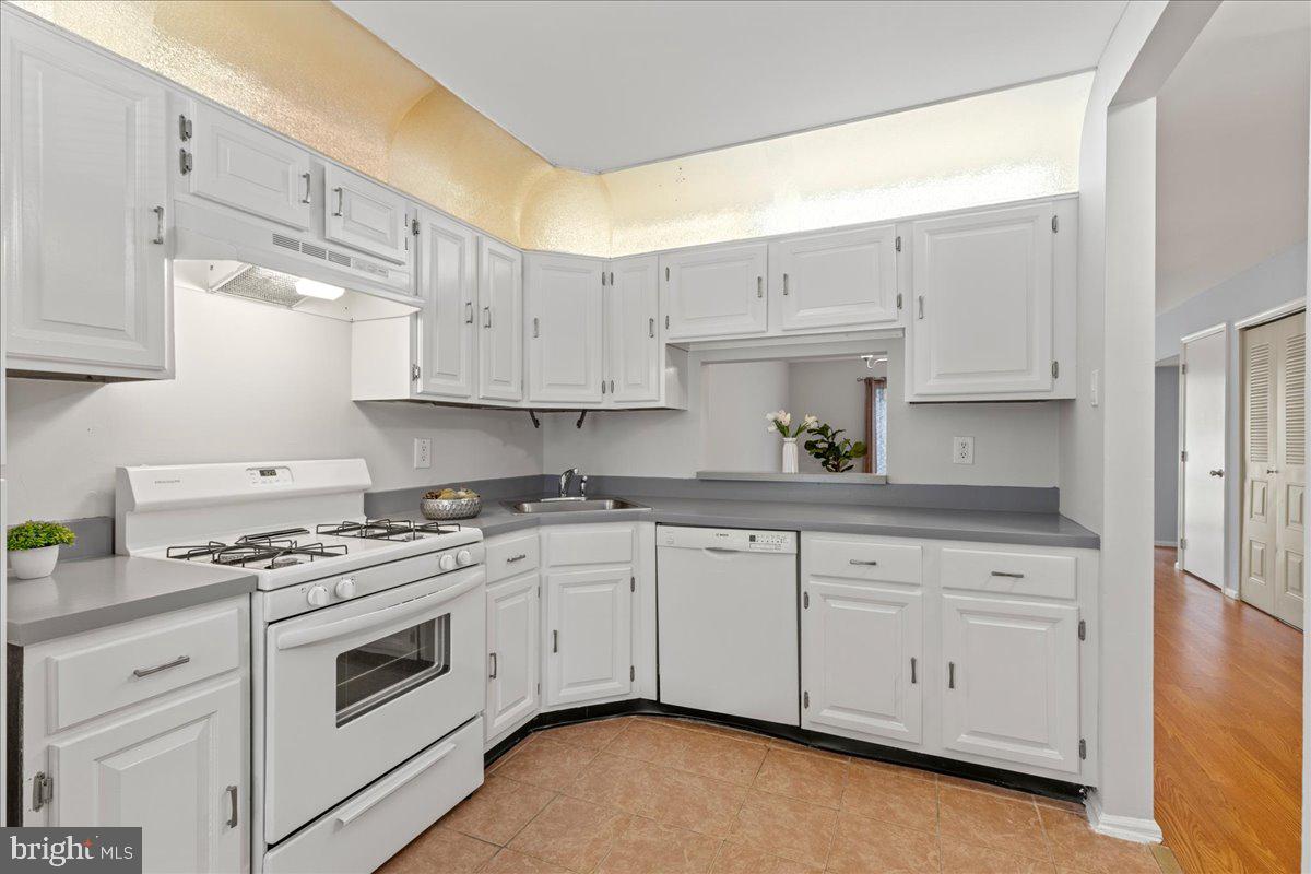 Photo 6 of 24 of 32 Quince Ct townhome