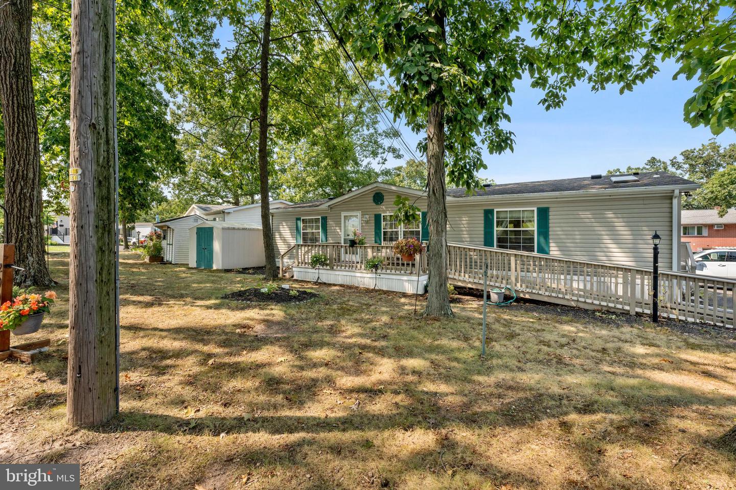 Photo 2 of 24 of 2000 Perilli Dr mobile home
