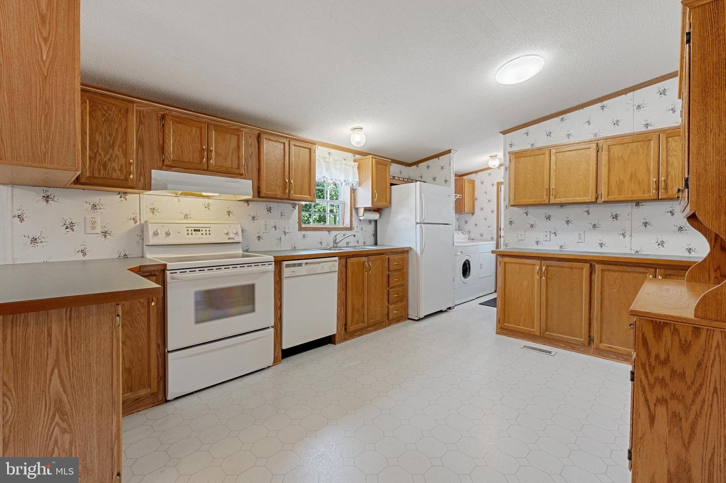 Photo 10 of 24 of 2000 Perilli Dr mobile home