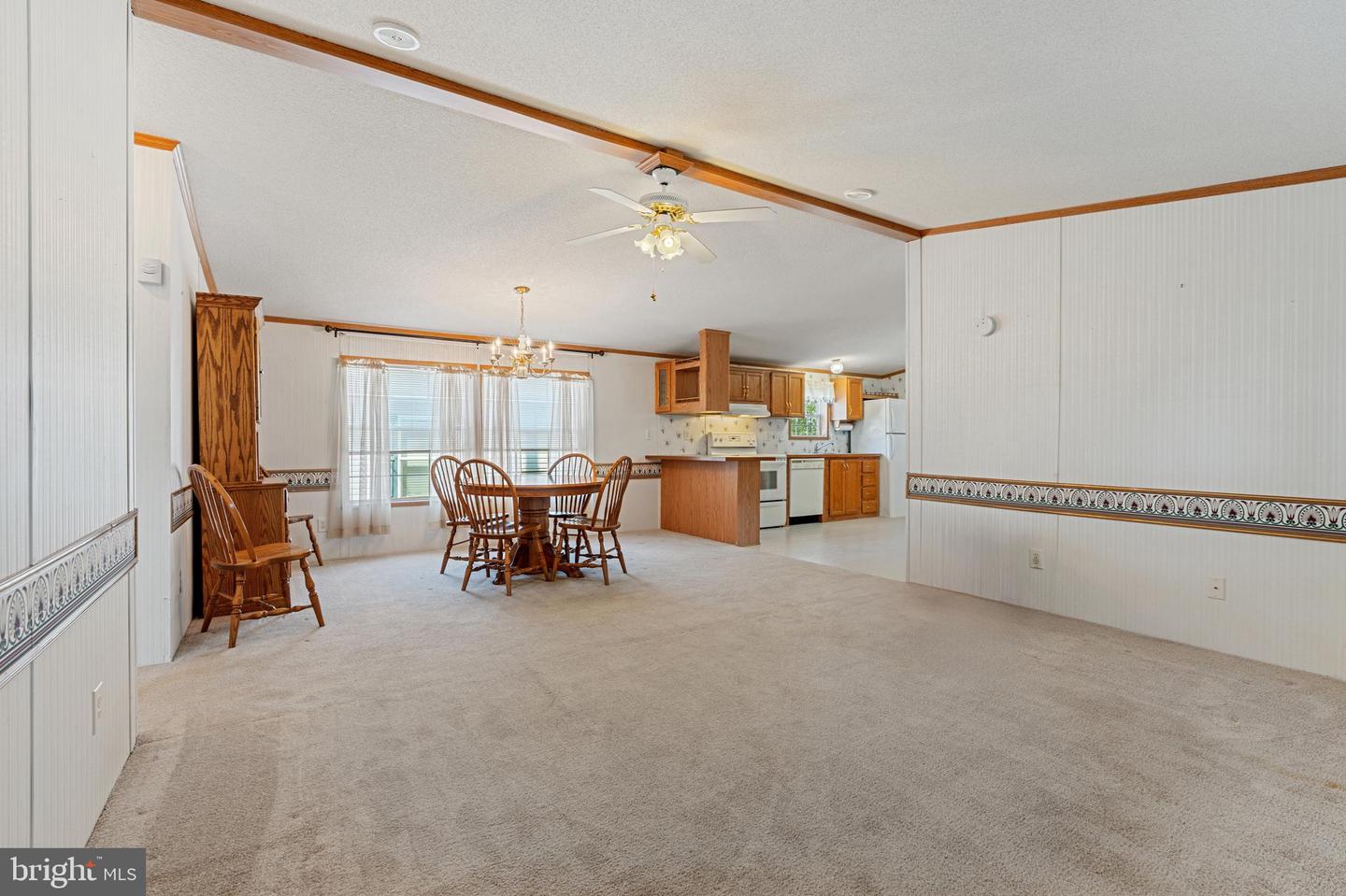 Photo 5 of 24 of 2000 Perilli Dr mobile home