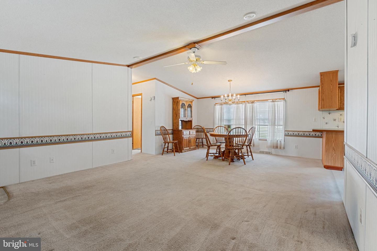 Photo 6 of 24 of 2000 Perilli Dr mobile home