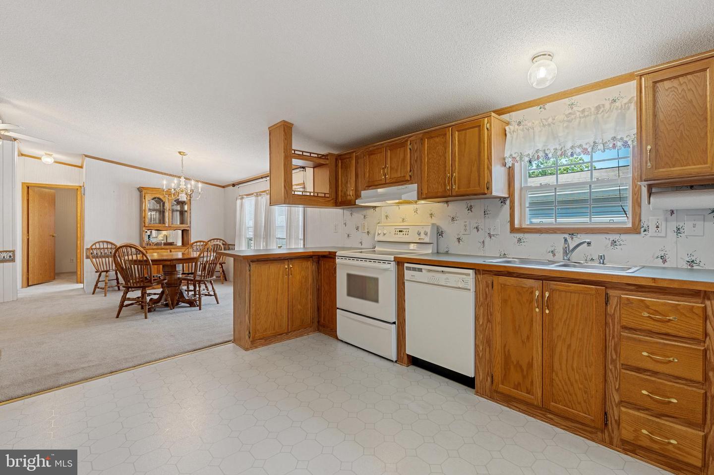 Photo 11 of 24 of 2000 Perilli Dr mobile home