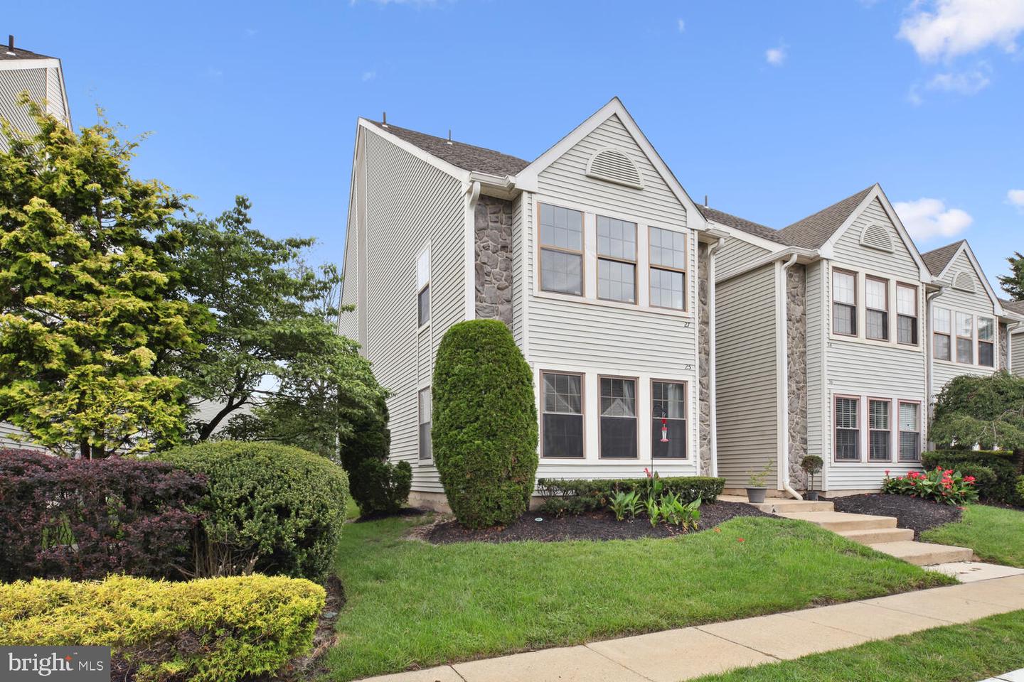 Photo 1 of 22 of 27 Chelmsford Ct condo