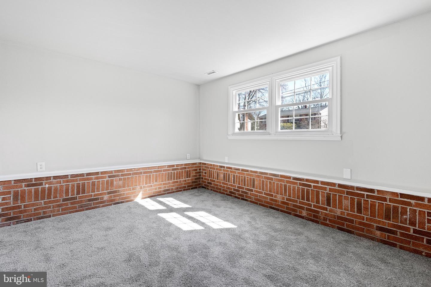 Photo 17 of 25 of 920 Rahway Dr house