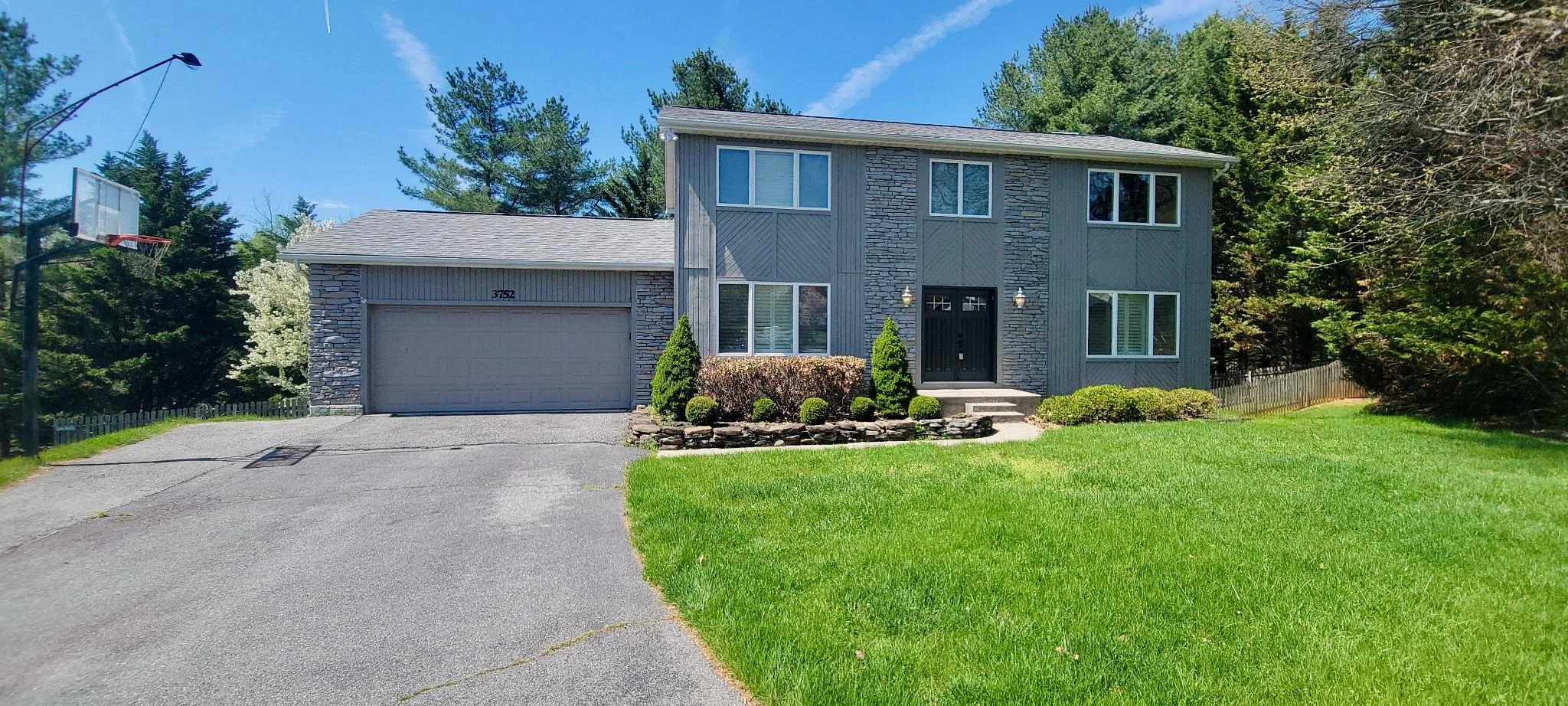 3752 Spring Lake Lane
