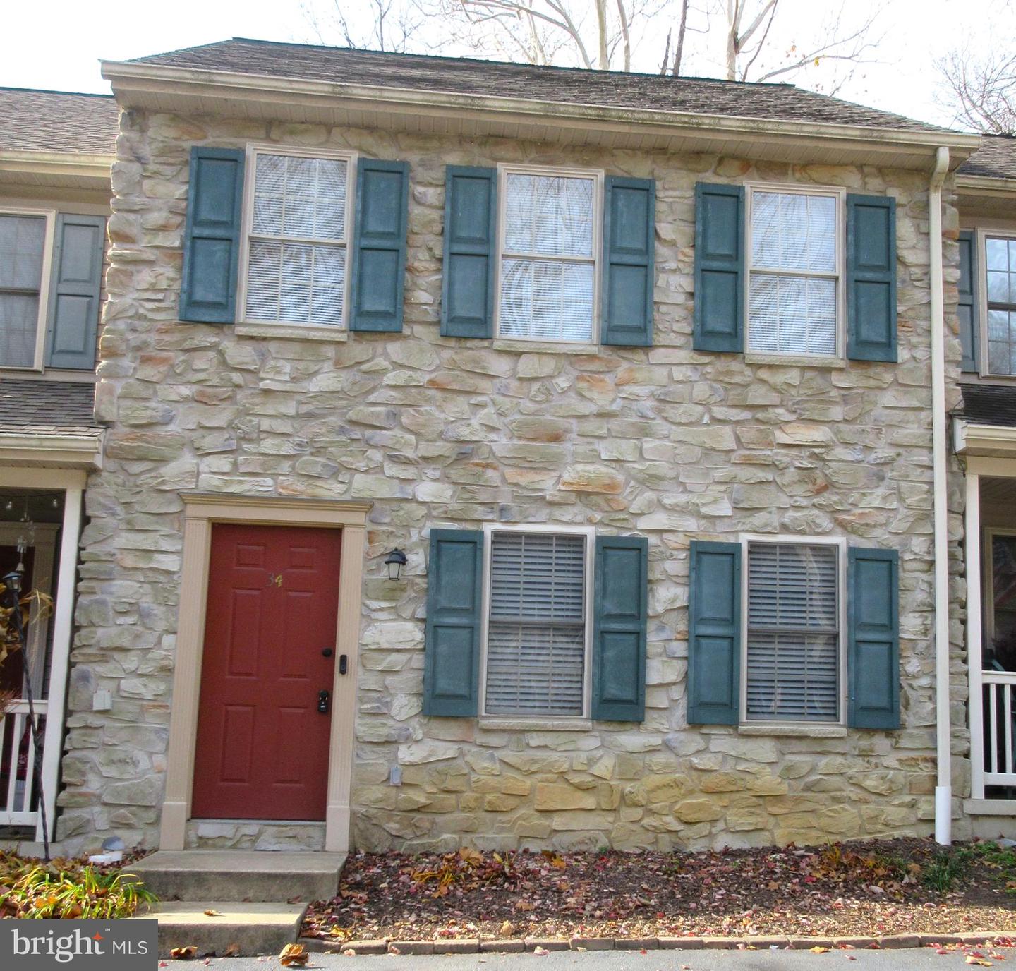 34 Deep Hollow Ln