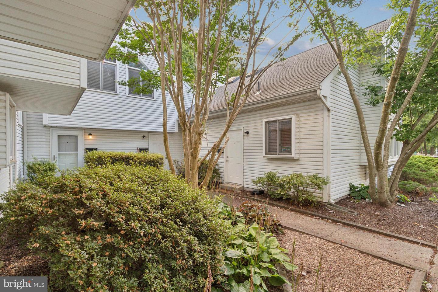 View Herndon, VA 20170 townhome