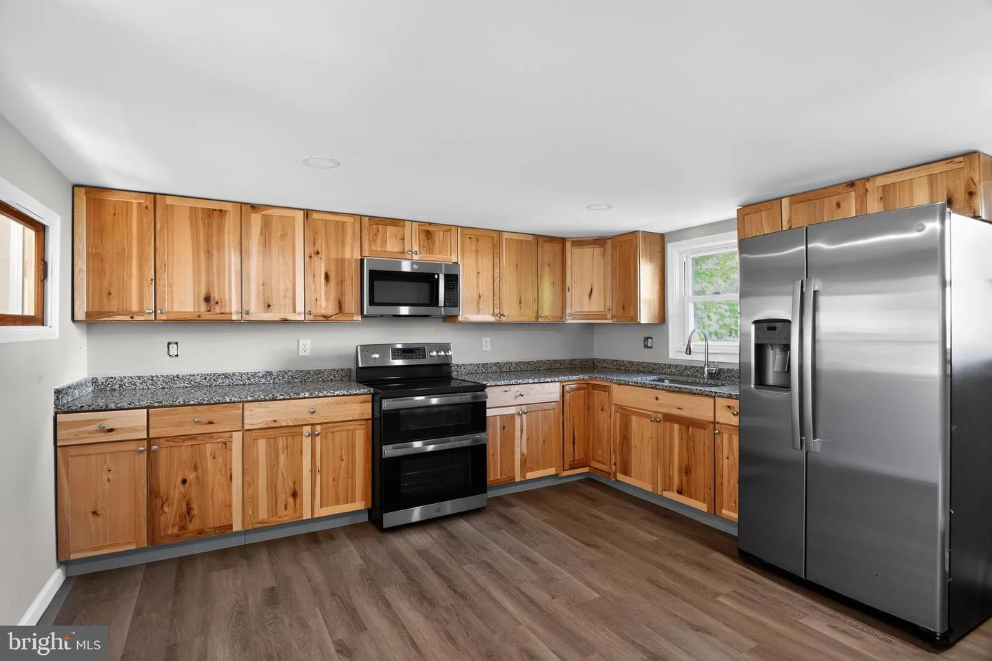 10 W East Street