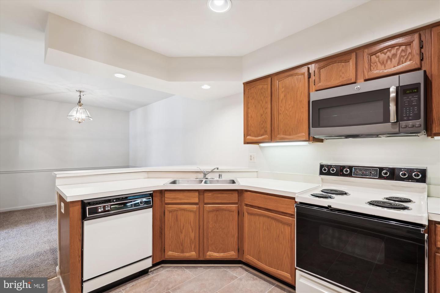 Photo 5 of 50 of 2708 Summerview Way #303 condo