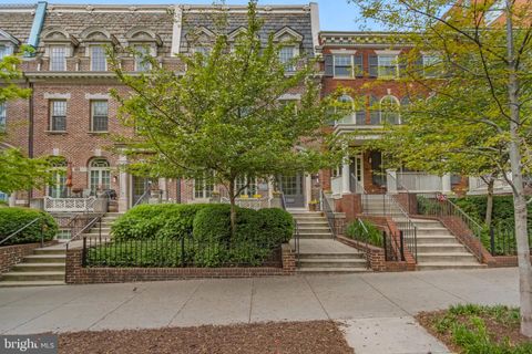 Condominium in Washington DC 2818 Connecticut AVENUE.jpg