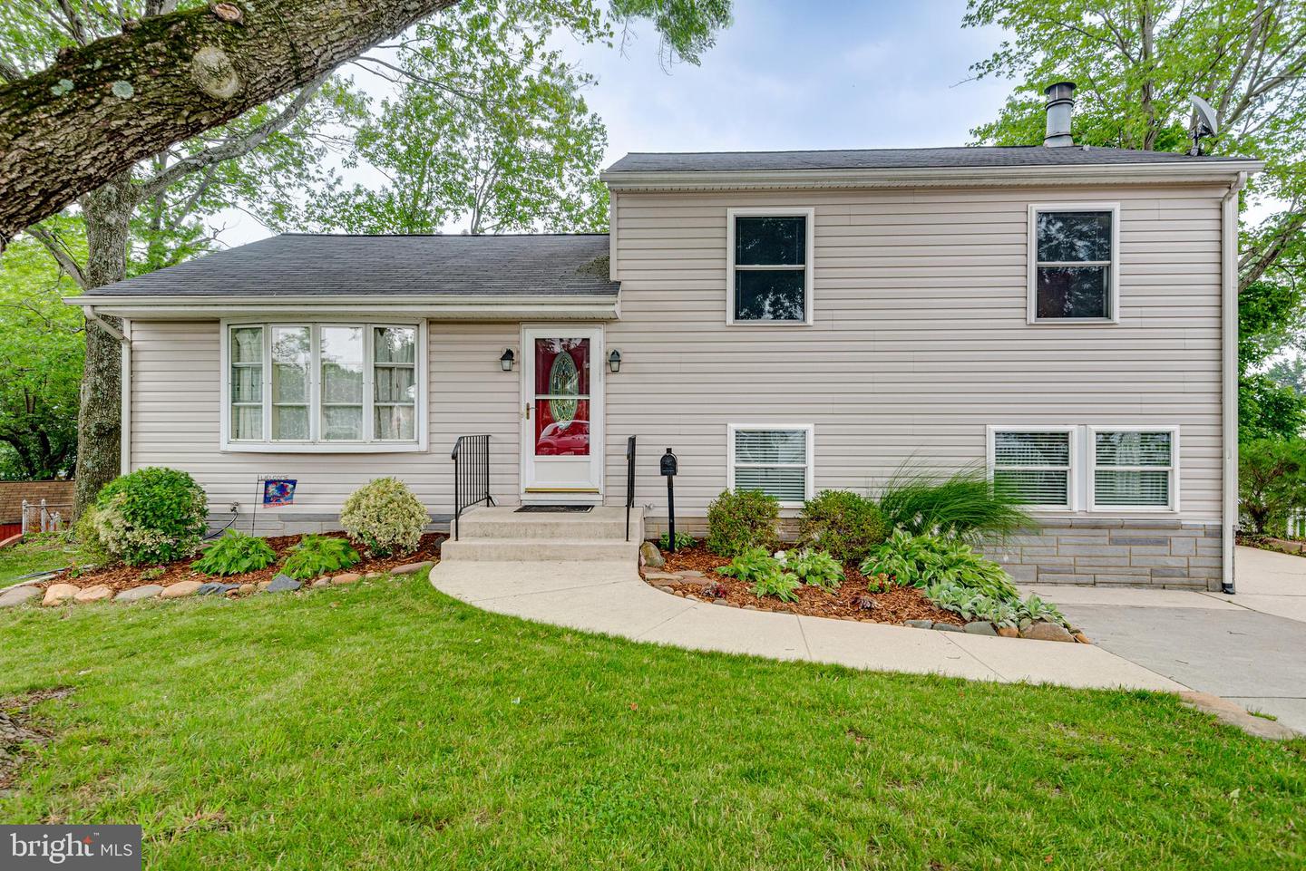Photo 1 of 52 of 203 Exeter Ct house