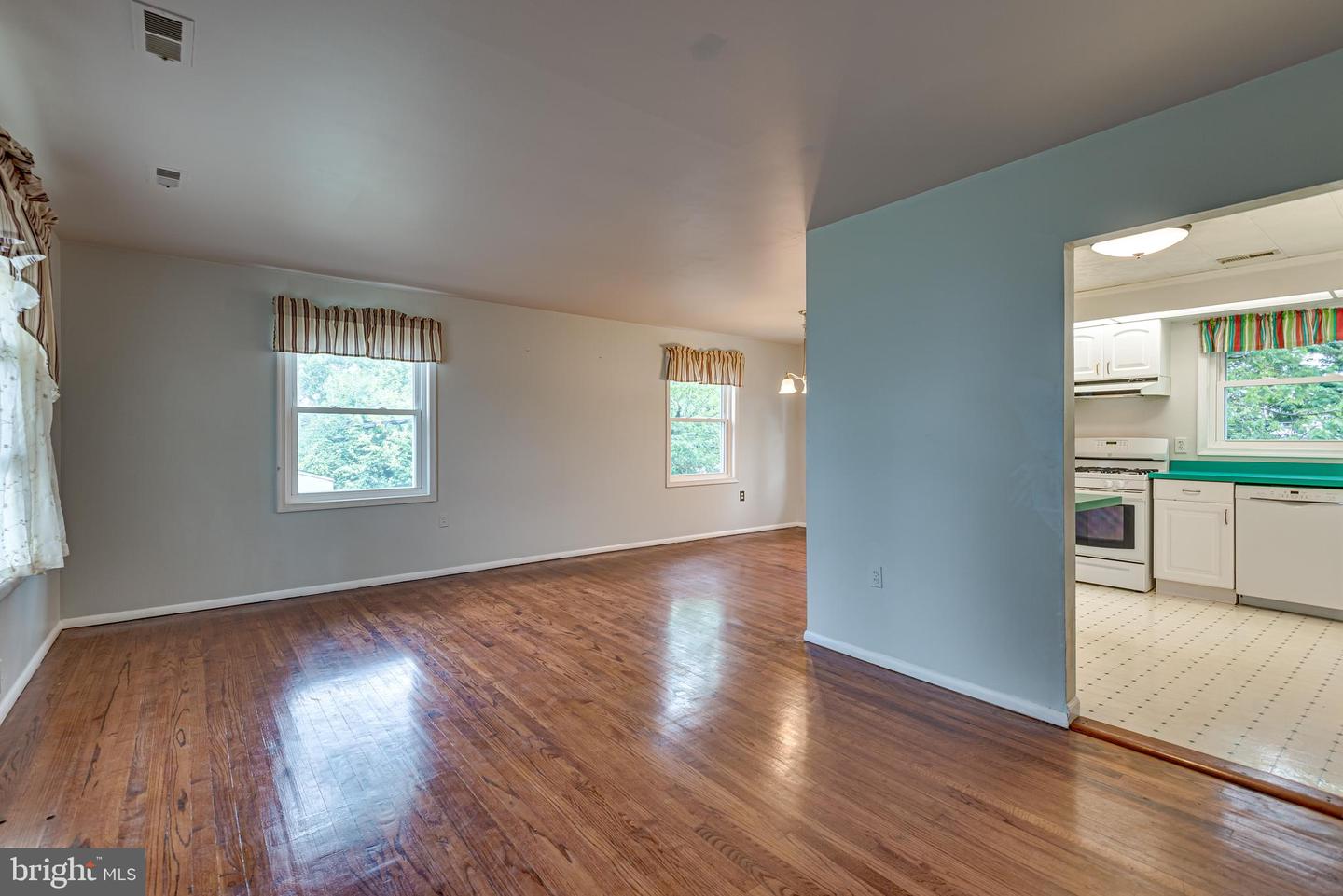 Photo 6 of 52 of 203 Exeter Ct house