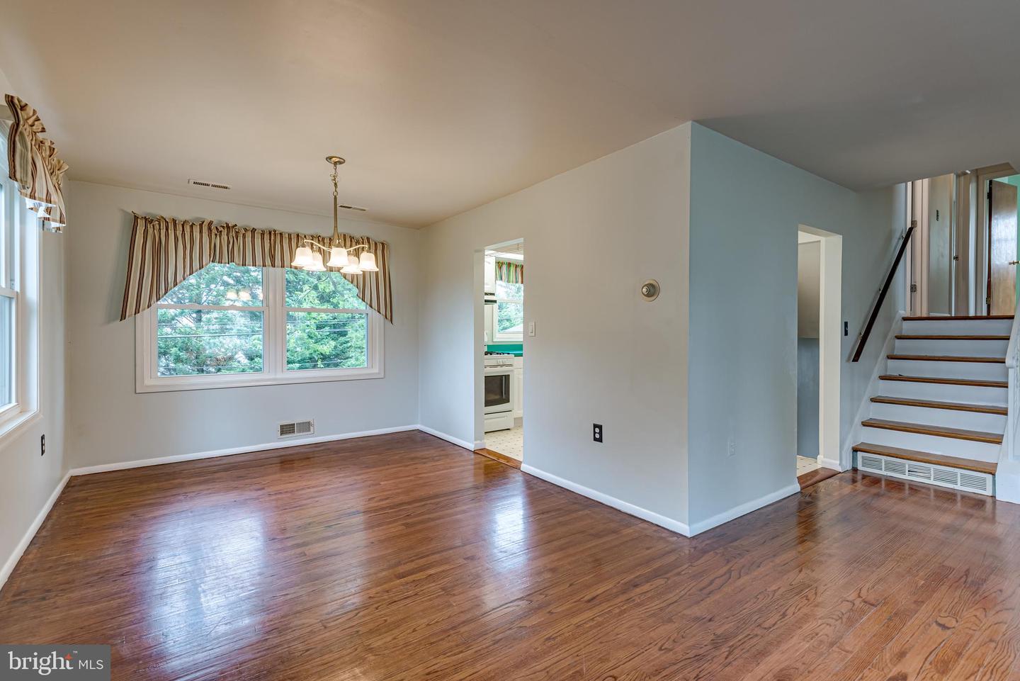 Photo 9 of 52 of 203 Exeter Ct house