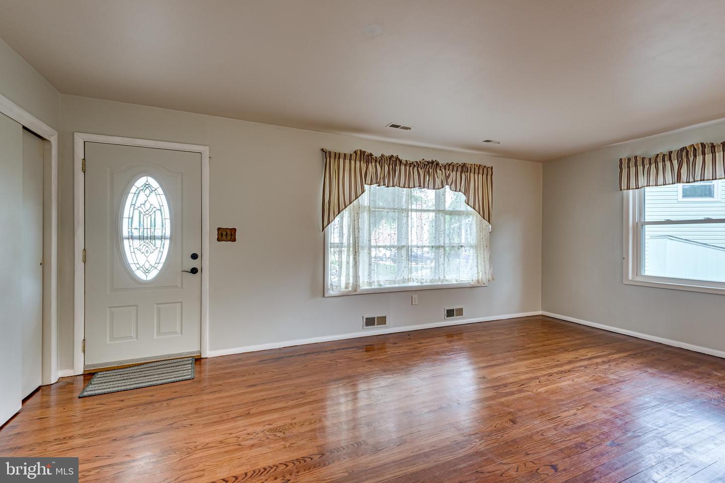 Photo 5 of 52 of 203 Exeter Ct house