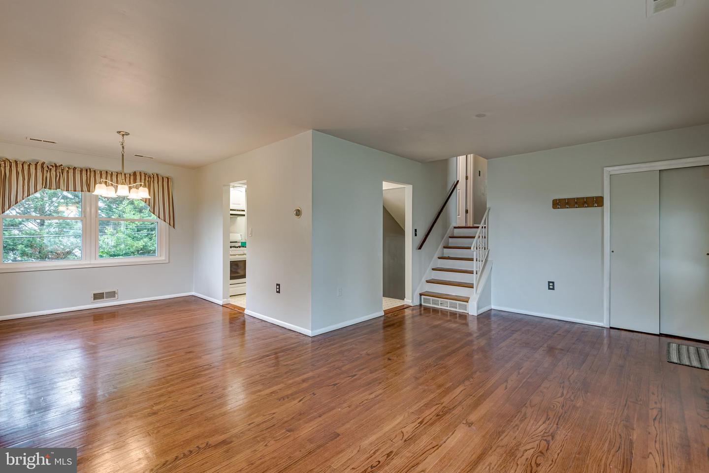 Photo 7 of 52 of 203 Exeter Ct house