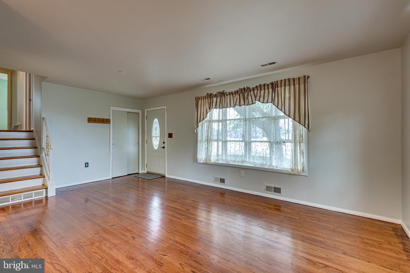 Photo 8 of 52 of 203 Exeter Ct house