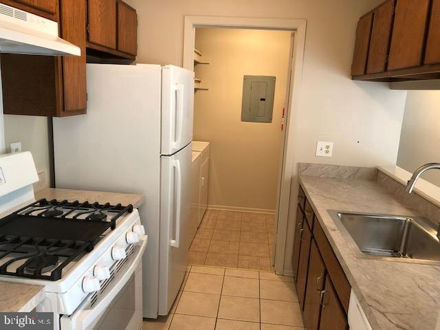 Photo 6 of 17 of 1602 Woodhollow Dr condo