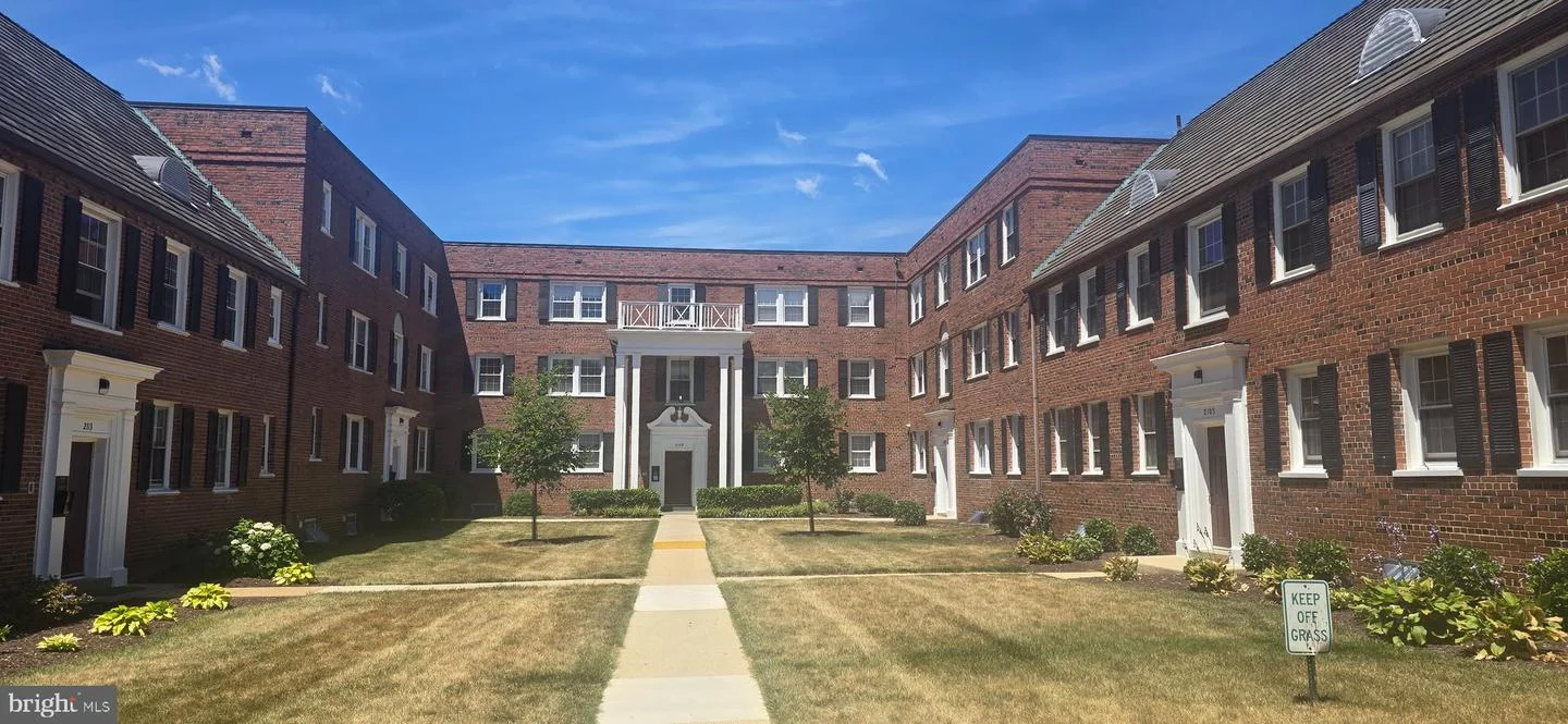 2107 Fort Davis Street SE Unit 202