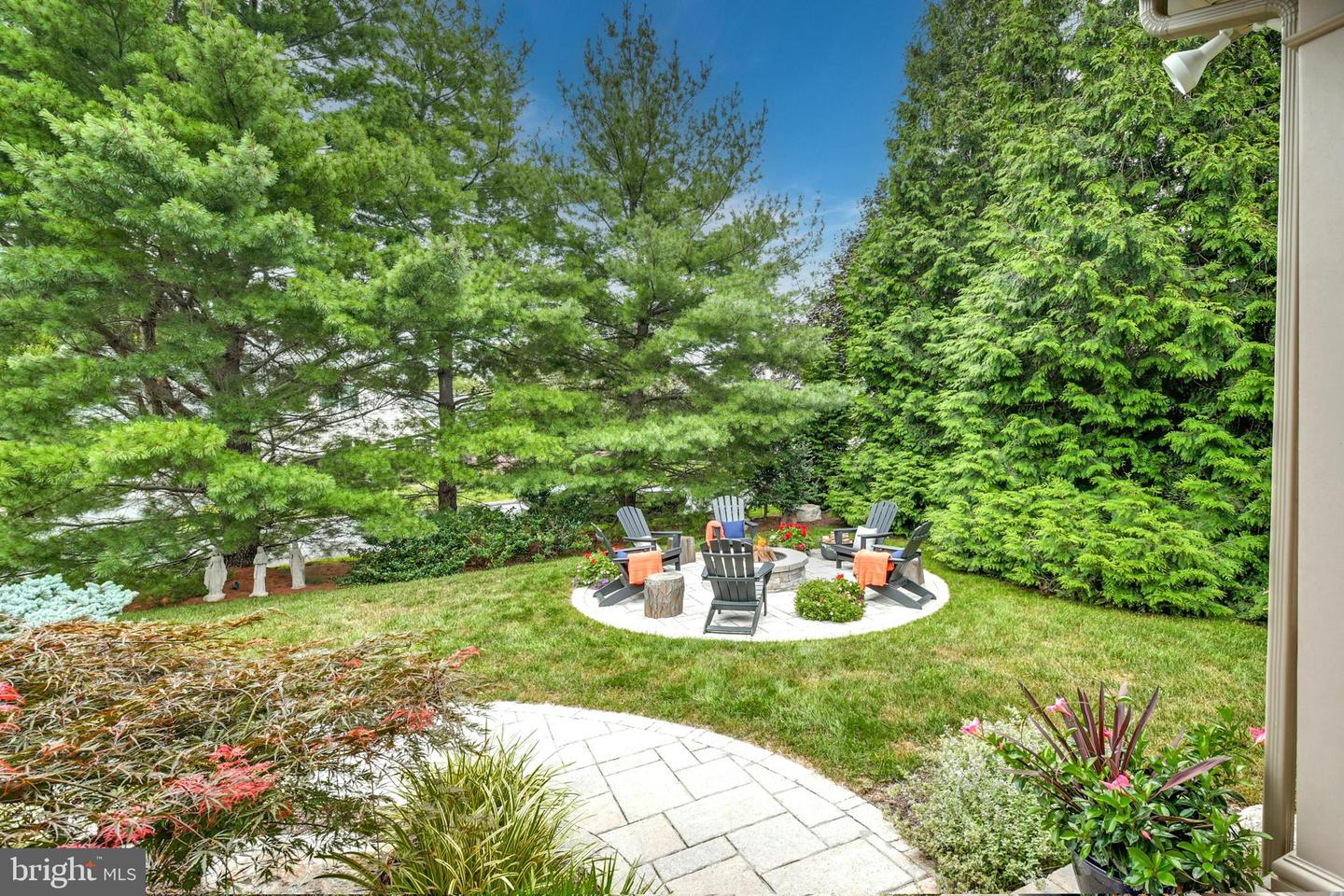 Photo 5 of 41 of 3112 Broadmoor Dr house