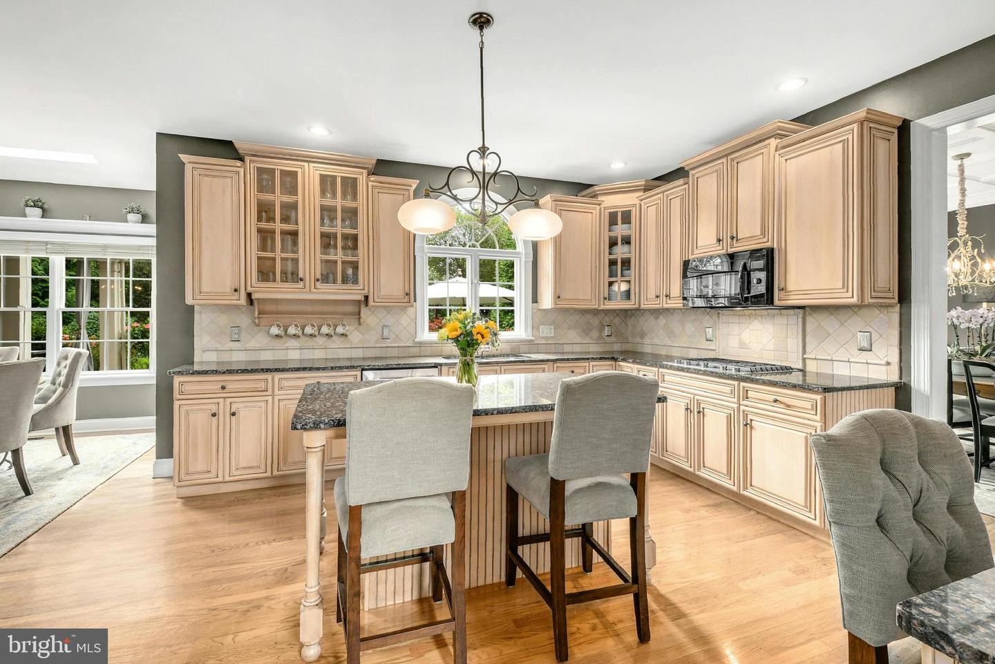 Photo 11 of 41 of 3112 Broadmoor Dr house
