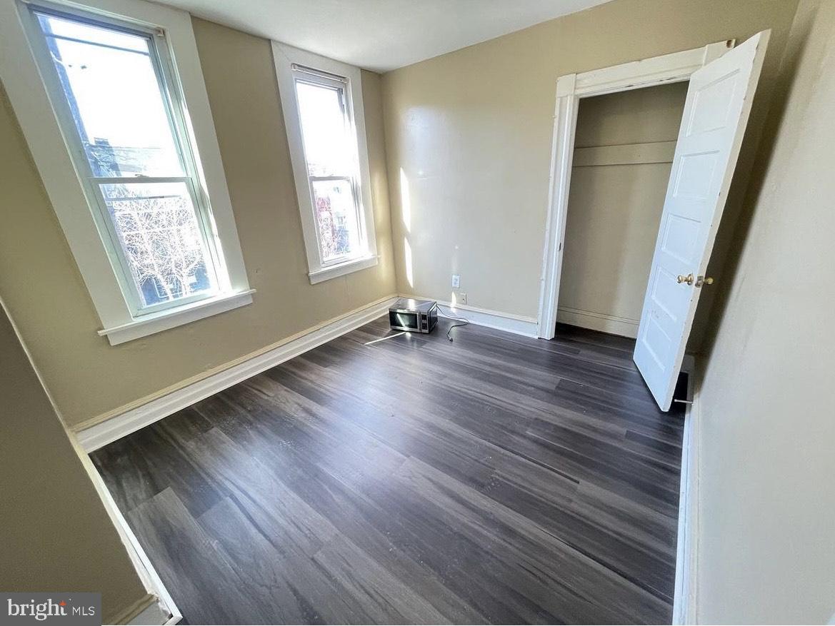 Photo 4 of 5 of 2348 Sidney Ave townhome