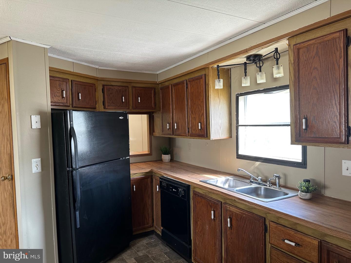 Photo 4 of 19 of 51 James Ave mobile home