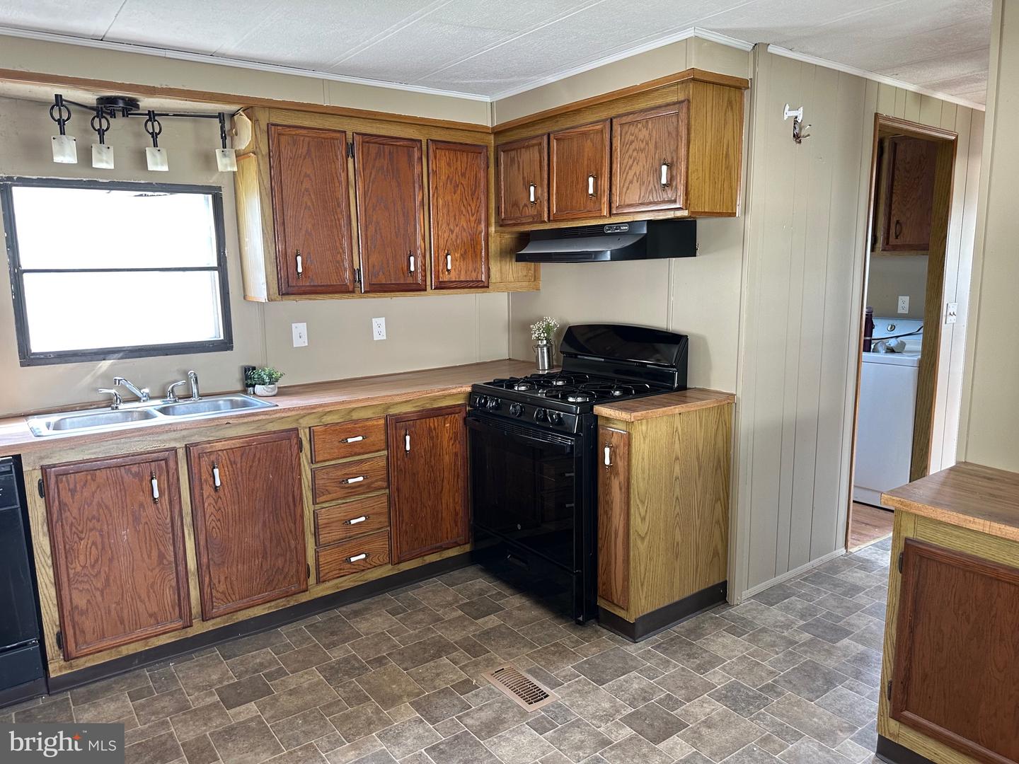 Photo 6 of 19 of 51 James Ave mobile home