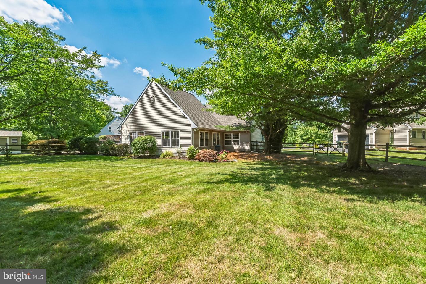 Photo 9 of 42 of 5140 Leathermans Walk house