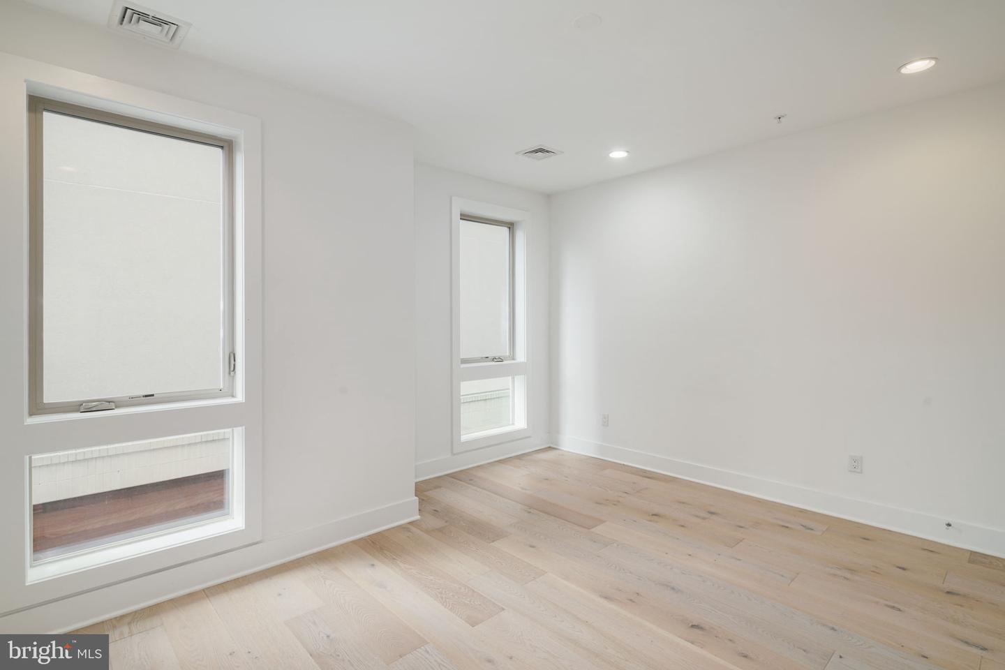 Photo 18 of 29 of 740 S Columbus Boulevard #54 townhome