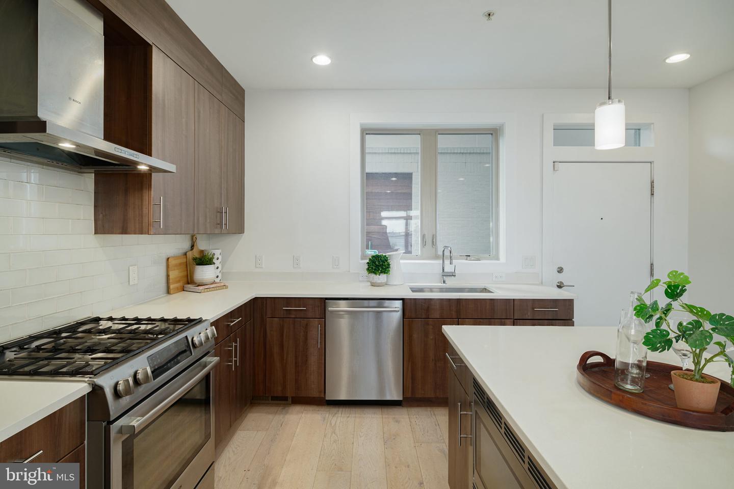 Photo 3 of 29 of 740 S Columbus Boulevard #54 townhome