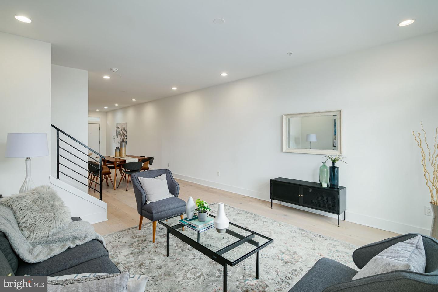 Photo 6 of 29 of 740 S Columbus Boulevard #54 townhome