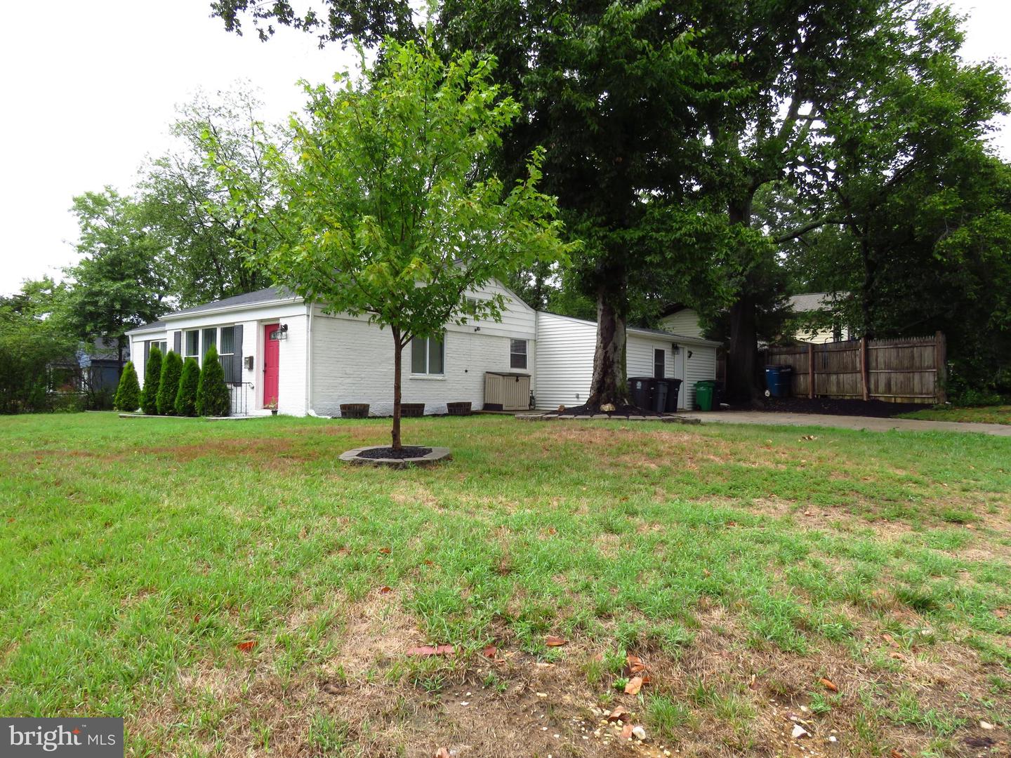 Photo 2 of 40 of 2012 Ruatan St house
