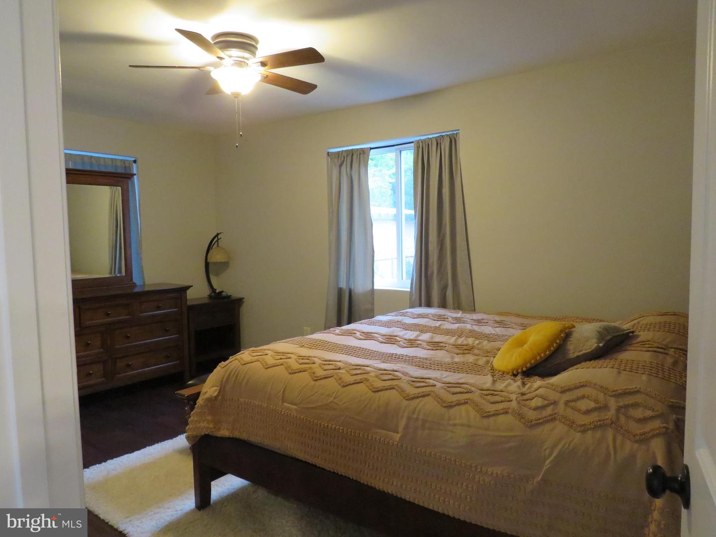 Photo 8 of 40 of 2012 Ruatan St house