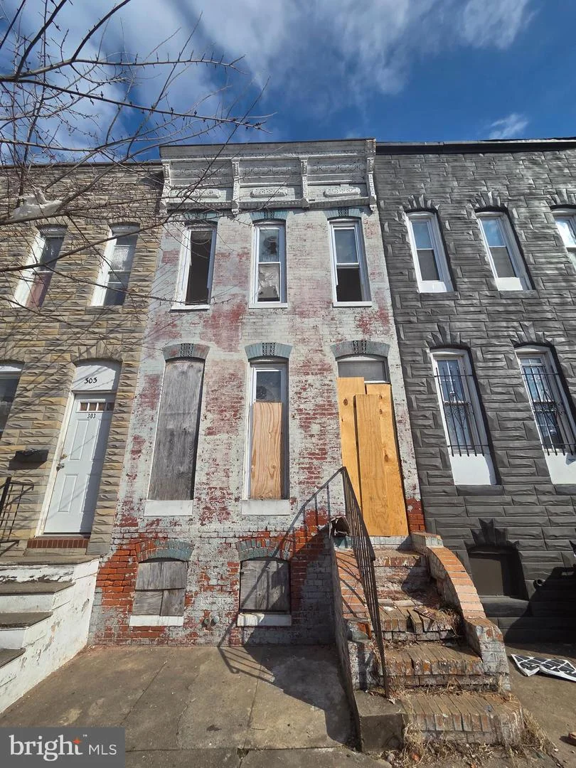 305 S Pulaski Street