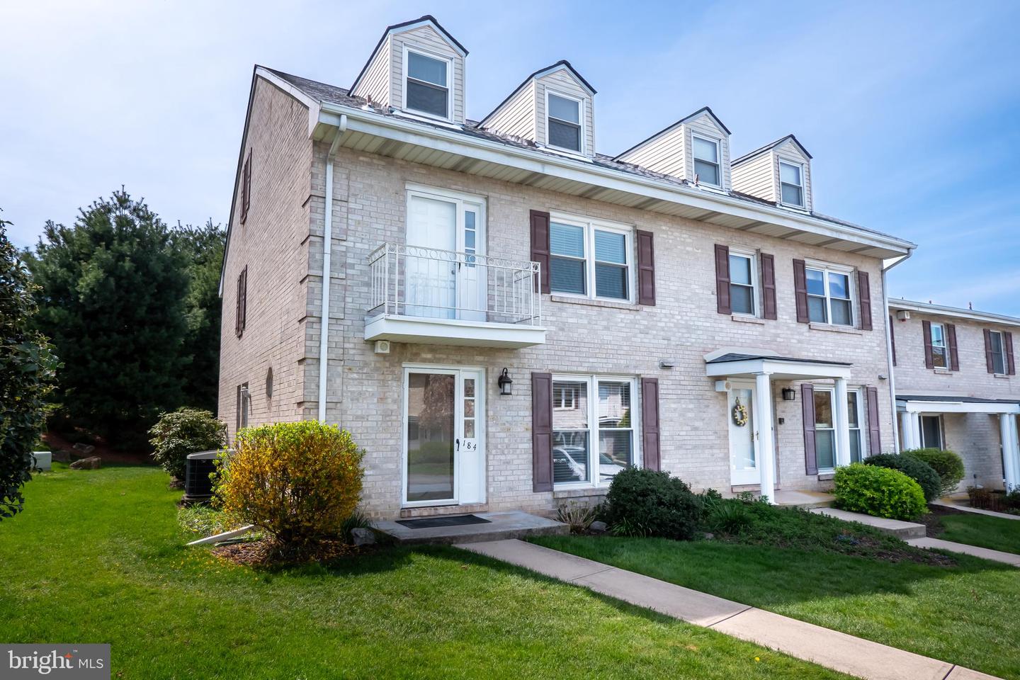 Photo 1 of 24 of 184 Springhouse Rd townhome