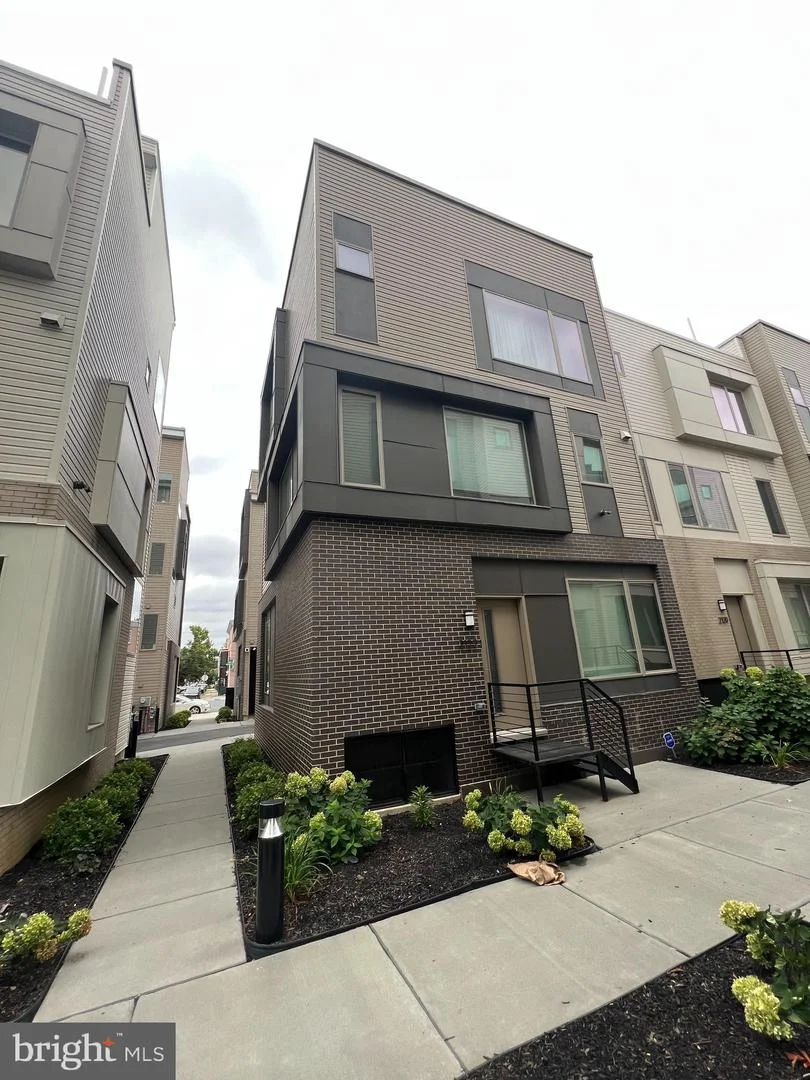 2122 Kensington Walk