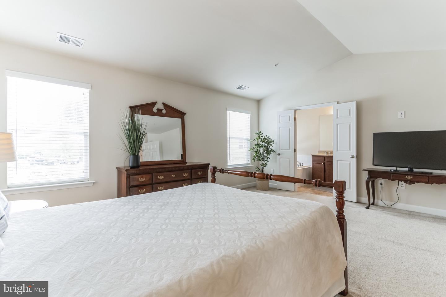 Photo 18 of 30 of 744 Pin Oak Ct townhome