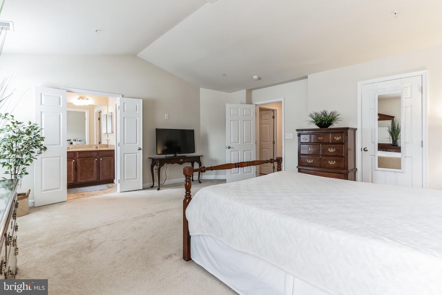 Photo 23 of 30 of 744 Pin Oak Ct townhome