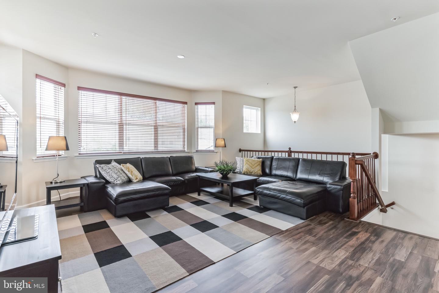 Photo 3 of 30 of 744 Pin Oak Ct townhome