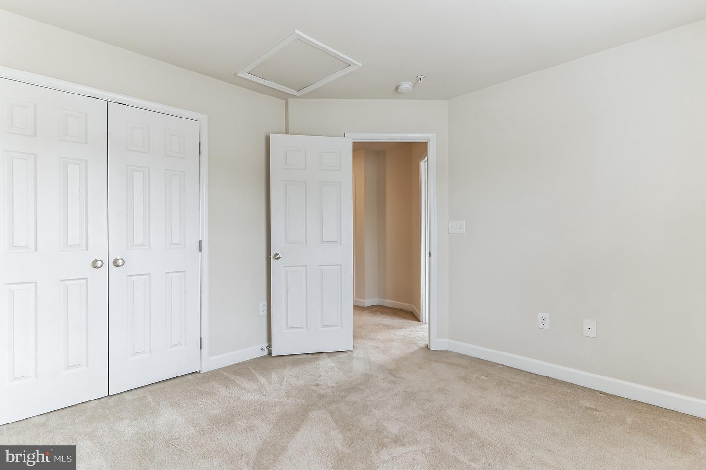 Photo 13 of 30 of 744 Pin Oak Ct townhome