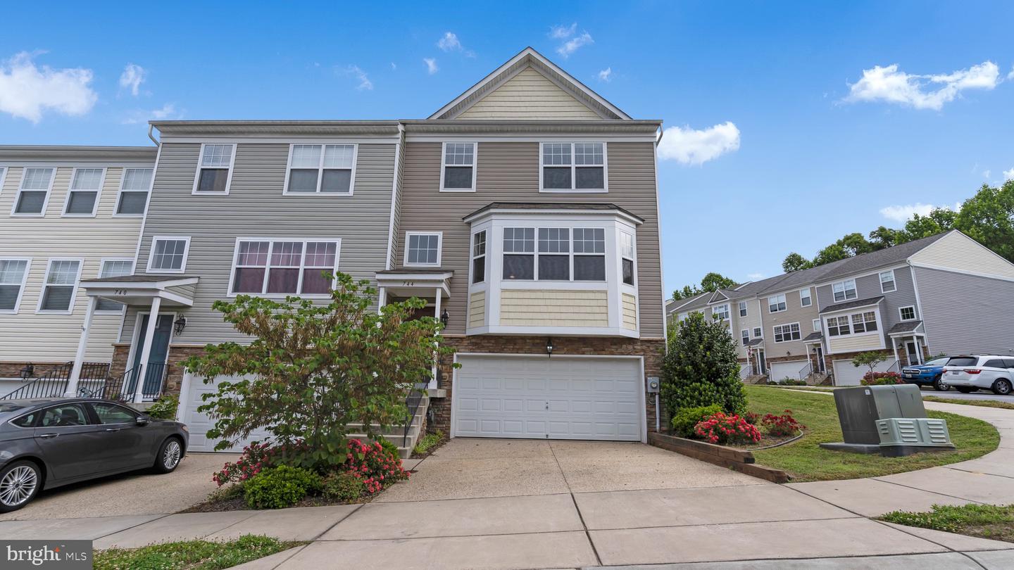 Photo 2 of 30 of 744 Pin Oak Ct townhome