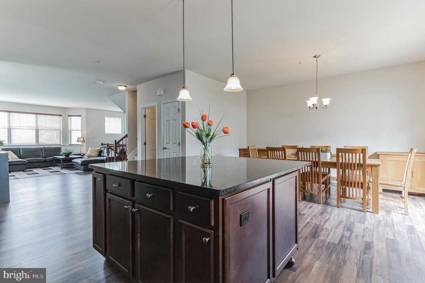 Photo 9 of 30 of 744 Pin Oak Ct townhome
