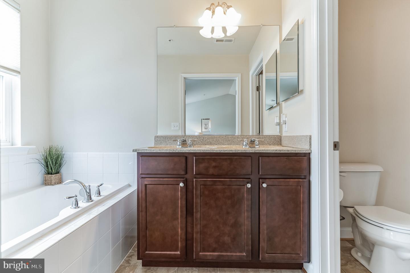Photo 20 of 30 of 744 Pin Oak Ct townhome